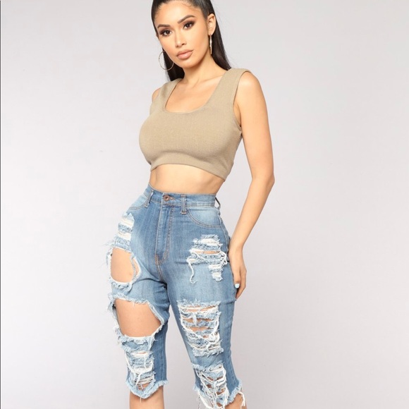 khloe kardashian jean shorts